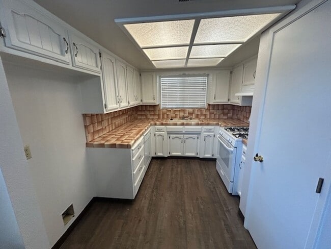 1509 S Noyes St in Visalia, CA - Foto de edificio - Building Photo