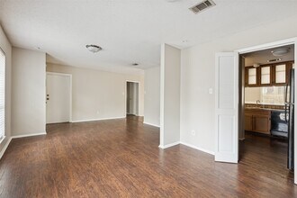 324 Olive St in Huntsville, TX - Building Photo - Building Photo