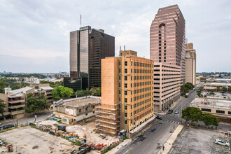 Flats on St. Mary’s in San Antonio, TX - Building Photo - Building Photo