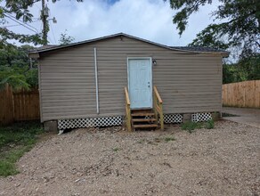 7485 Old Shell Rd in Mobile, AL - Building Photo - Building Photo