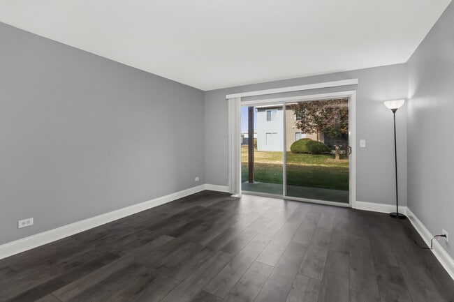 7020 Andover Ct in Woodridge, IL - Building Photo - Building Photo