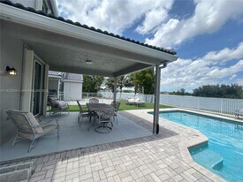 5708 S Plum Bay Pky in Tamarac, FL - Building Photo