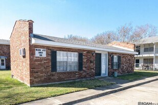 1701 Lobdell Ave in Baton Rouge, LA - Building Photo