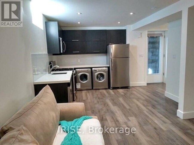 11 Donmore Ave in Toronto, ON - Building Photo - Building Photo