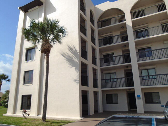 5801 N Banana River Blvd in Cape Canaveral, FL - Building Photo - Building Photo