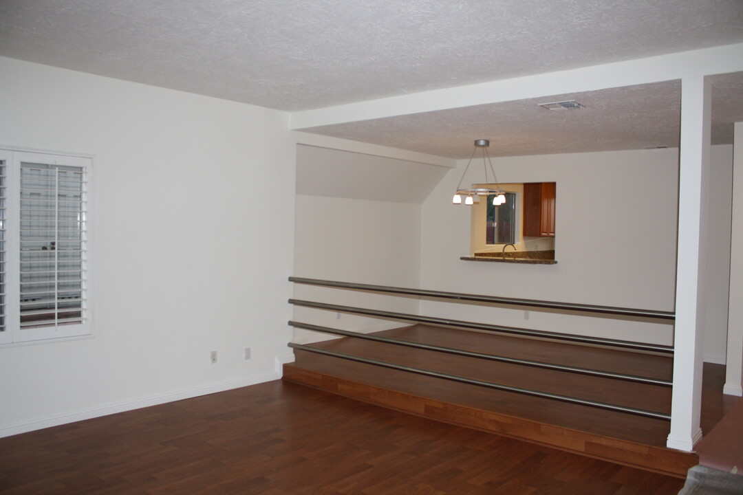 621 W Fletcher Ave, Unit 12 in Orange, CA - Building Photo