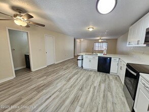 206 Cherie Down Ln in Cape Canaveral, FL - Building Photo - Building Photo