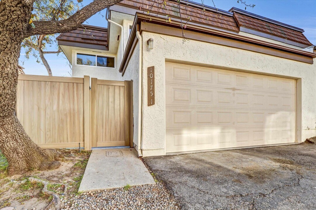 10175 Larwin Ave in Los Angeles, CA - Building Photo
