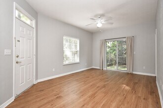 5039 NW 1st Pl in Gainesville, FL - Building Photo - Building Photo