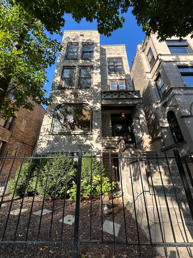 3614 N Fremont St, Unit Unit 2 in Chicago, IL - Foto de edificio - Building Photo