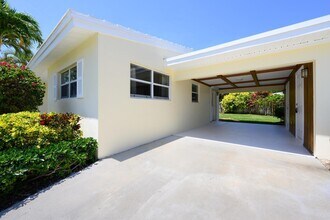 1452 Crest Dr in Lake Worth Beach, FL - Building Photo - Building Photo