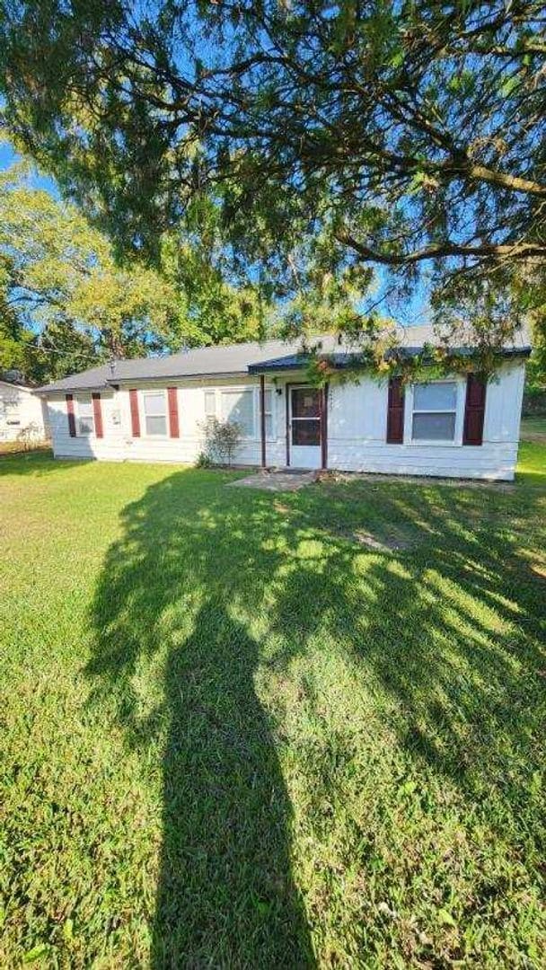 property at 2422 Yates Dr