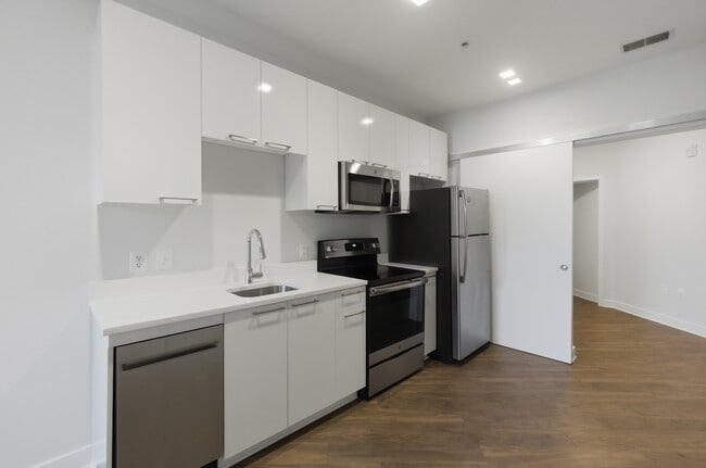 989 S Buchanan St, Unit #308 in Arlington, VA - Foto de edificio - Building Photo