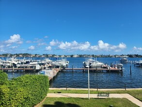 167 Yacht Club Way in Hypoluxo, FL - Foto de edificio - Building Photo