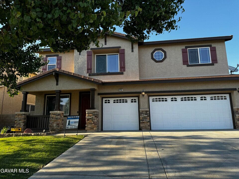 2751 Trudeau Ln in Palmdale, CA - Building Photo