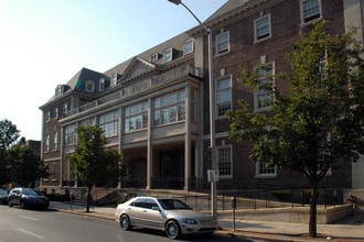 Senior Apartments at the Wyomissing Club in Reading, PA - Building Photo - Building Photo
