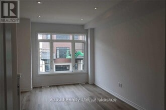 461 Blackburn Dr in Brantford, ON - Building Photo - Building Photo