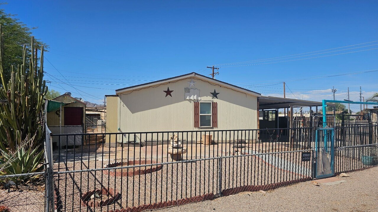 2424 W Cholla St in Apache Junction, AZ - Building Photo