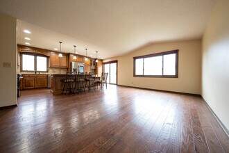 1417 Raleigh Dr in Burnsville, MN - Building Photo - Building Photo