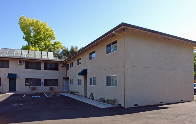 117 Ruth Ct in Sacramento, CA - Foto de edificio - Building Photo