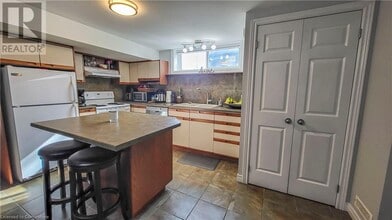 326 Victoria St S in Kitchener, ON - Building Photo - Building Photo