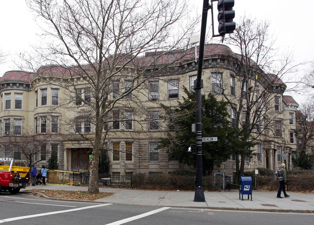 1236 Beacon St in Brookline, MA - Building Photo