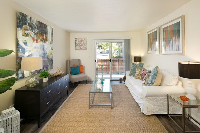 Bayside Apartments in Pinole, CA - Foto de edificio - Building Photo