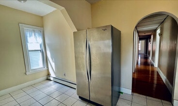 3 Washburn Ter, Unit 3 in Brookline, MA - Building Photo - Building Photo