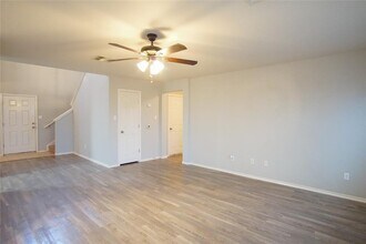 210 King Ridge Dr in Buda, TX - Building Photo - Building Photo