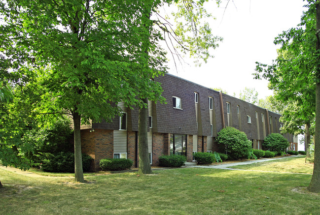 300 Salem Dr in Vermilion, OH - Building Photo - Building Photo