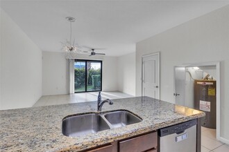 4234 N Dixie Hwy in Oakland Park, FL - Building Photo - Building Photo