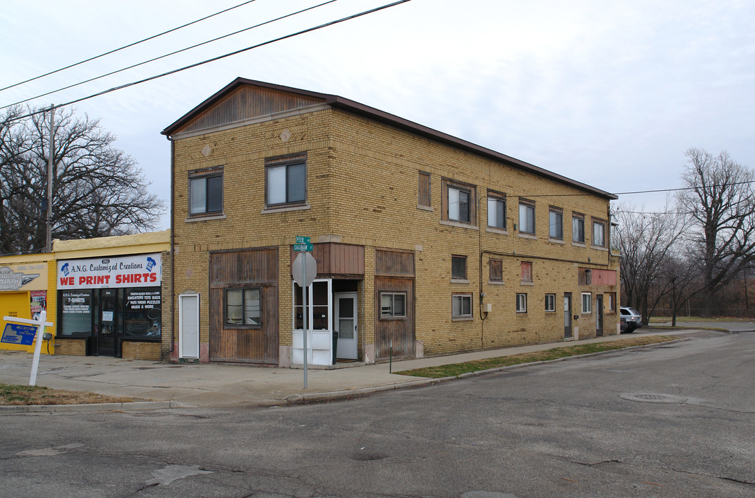 2921 S Saginaw St in Flint, MI - Building Photo