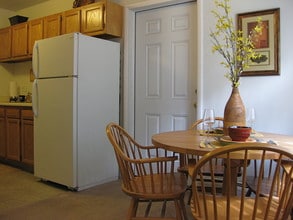 San Dee Townhomes in Taylor, MI - Building Photo - Building Photo