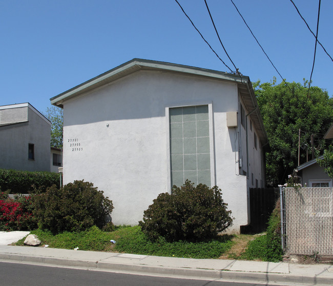 25901-25905 Walnut St in Lomita, CA - Building Photo - Building Photo