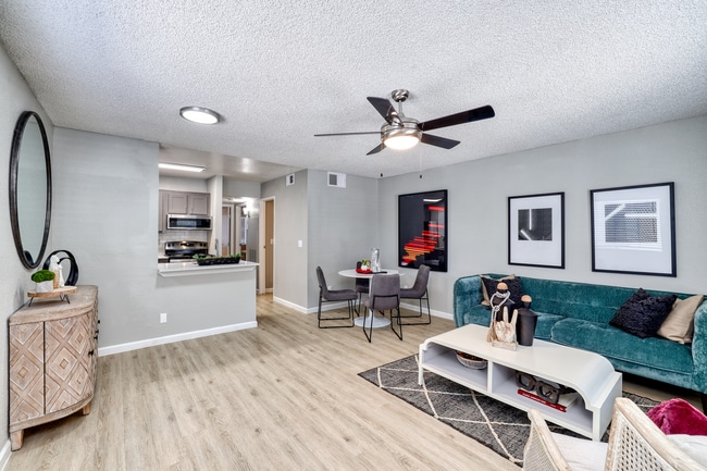 Jerome Apartments in Glendale, AZ - Foto de edificio - Building Photo