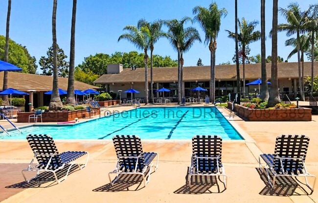 8877 Tulare Dr in Huntington Beach, CA - Building Photo - Building Photo