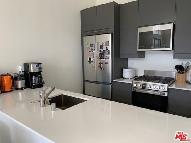 2241 Hyperion Ave in Los Angeles, CA - Building Photo - Building Photo
