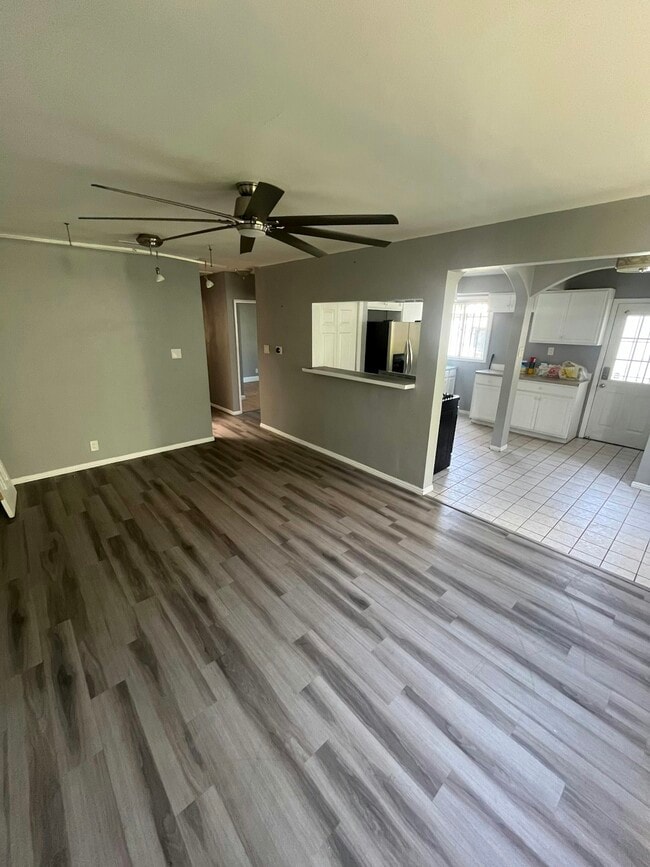 15700 Crenshaw Blvd in Gardena, CA - Building Photo - Building Photo