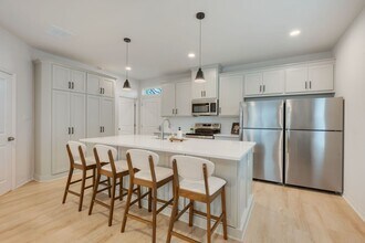 Brand New 6 Bed, 6.5 Bath, 3 Story Townhomes w/ Bonus Room & Balcony! in College Station, TX - Building Photo - Building Photo