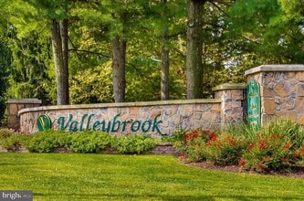 2403 Doral Dr in Gloucester Township, NJ - Foto de edificio - Building Photo