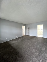 722 E Carson St in Long Beach, CA - Foto de edificio - Building Photo