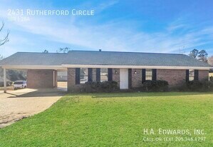 2431 Rutherford Cir in Duncanville, AL - Building Photo