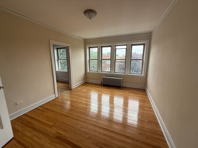 2111 Grove Ave in Berwyn, IL - Foto de edificio - Building Photo