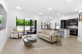 3407 W 99th Pl in Hialeah, FL - Building Photo - Building Photo