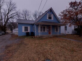 310 E Market St in Warrensburg, MO - Building Photo