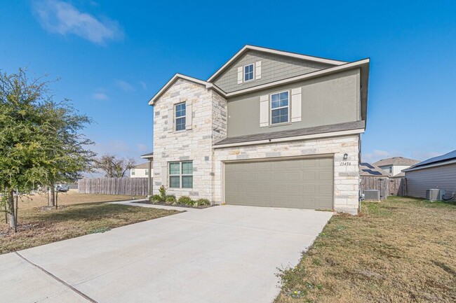 13456 Sendero Roble in San Antonio, TX - Building Photo - Building Photo