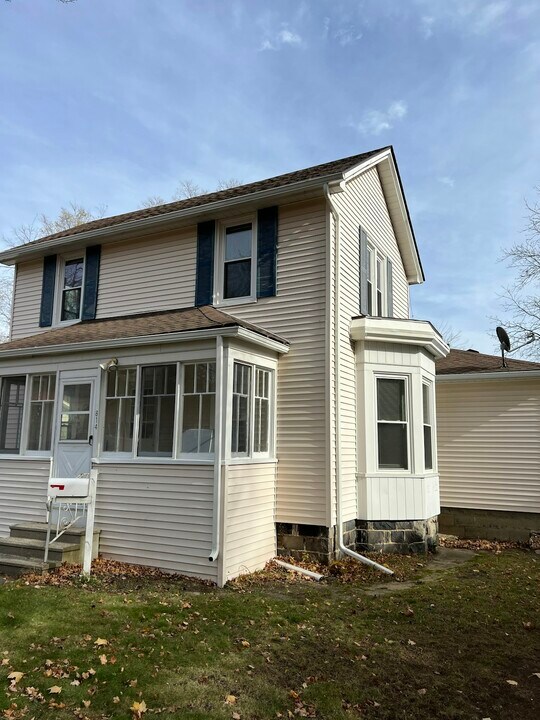 814 Hall St in Albion, MI - Building Photo