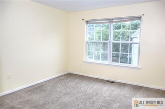 93 Inverness Dr in Edison, NJ - Building Photo - Building Photo