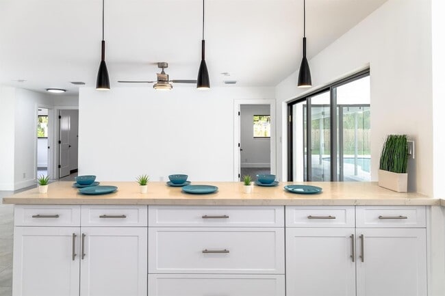 1001 NW 6th Dr in Boca Raton, FL - Building Photo - Building Photo