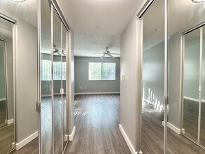 1100 Crestwood Ct S in Royal Palm Beach, FL - Foto de edificio - Building Photo